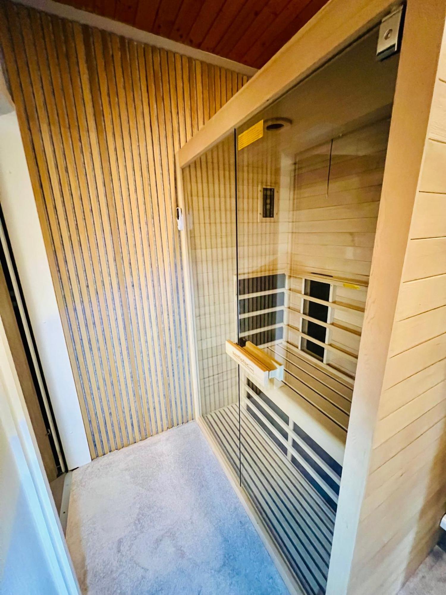 Mitten Im Schwarzwald Mit Infrarot-Sauna Und Garagenparkplatz Schönwalde Eksteriør bilde